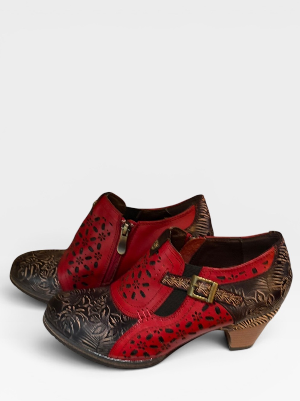 Red & black ankle high festive  leather embossed heeled side zip boots 38/US 8